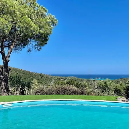 Azura, Vue Panoramique Et Proche A Santa Giulia, Piscine Chauffee Villa