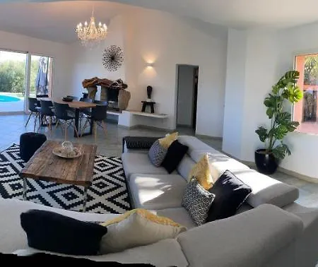 Villa Azura, Vue Panoramique Et Proche A Santa Giulia, Piscine Chauffee *