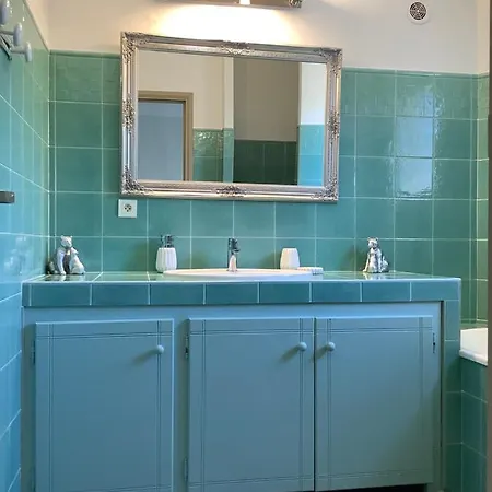 Azura, Vue Panoramique Et Proche A Santa Giulia, Piscine Chauffee