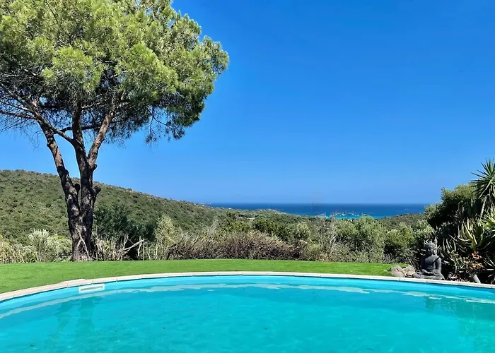 Azura, Vue Panoramique Et Proche A Santa Giulia, Piscine Chauffee Villa