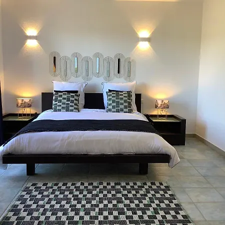 Azura, Vue Panoramique Et Proche A Santa Giulia, Piscine Chauffee Vila