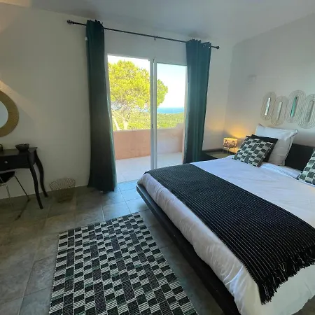 Azura, Vue Panoramique Et Proche A Santa Giulia, Piscine Chauffee